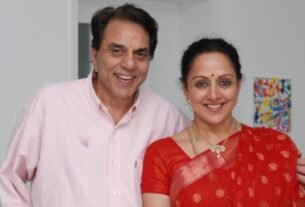 693678553888b hema malini emotio