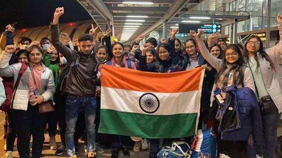 6853baf7b9833 indian students ev