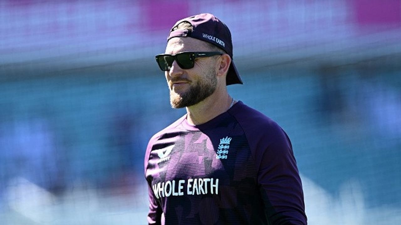 696084f34ddfd england coach bren