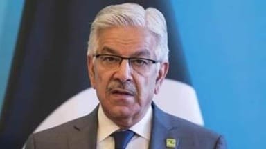 पाकिस्तान के रक्षा मंत्री बोले- गाजा के लिए दंडित करने नेतन्याहू का अपहरण करें ट्रंप 1 Asif Khawaja 1745566017173 17680