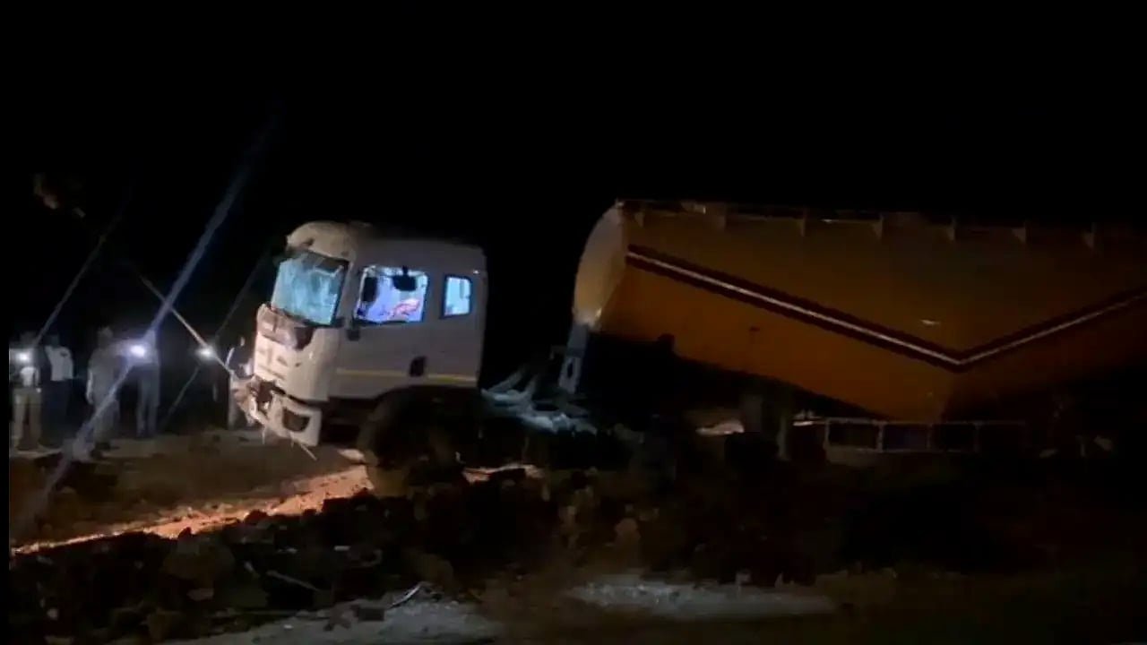 डिंडोरी में भीषण सड़क हादसा: ट्रक ने पिकअप को रौंदा, 5 लोगों की दर्दनाक मौत और एक घायल 1 image 1776058915487