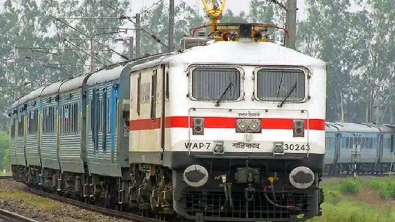 वेटिंग लिस्ट से राहत की तैयारी, रेलवे कर रहा बड़ा विस्तार 1 indian railways