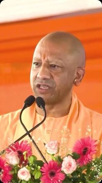 प्रतापगढ़ में सीएम योगी का विपक्ष पर हमला, भर्ती और विकास कार्यों का भी किया जिक्र 1 image 2026 07 08T105940.833
