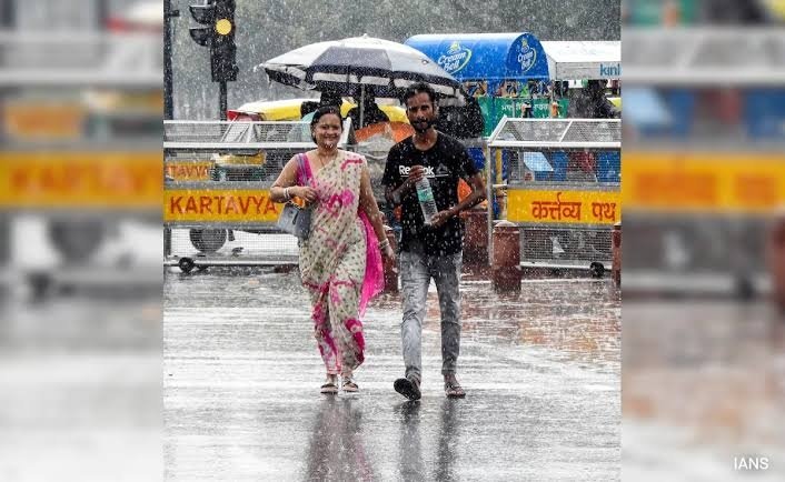 दिल्ली में बारिश से मौसम सुहाना, लोगों को गर्मी से राहत 1 image 2026 08 07T123617.361