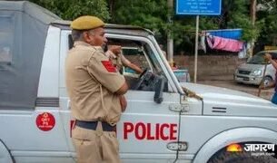 new delhi city delhi police arrests mobile snatchers in bhalswa dairy 40109550